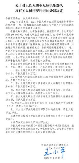 对于孩子，《八只鸡》可以是一部;抗挫折教育的示范影片，它将一个8岁孩子独自卖鸡过程中所遭遇的挫折和成长，用一种散文诗化的镜头语言呈现给孩子们，而对于不少在农村长大的80、90后来说，《八只鸡》又可以说是一部找回童年的记忆电影，动物、疯女人、幽暗黑夜等经典的儿时恐惧回忆，均在这部电影中有不同的展现